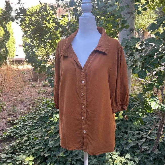 Heroes & Dreamers Rust Button-Front Blouse – Puff Sleeve Linen Blend Top (M) - Picture 3 of 5